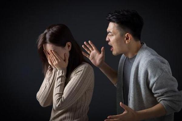 梦见和别人吵架是什么预兆(女人梦见和别人吵架是什么预兆)