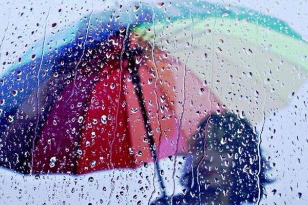 五十多岁的女人梦见下大雨(五十多岁的女人梦见下大雨出去又回来了) 五十多岁的女人梦见下大雨(五十多岁的女人梦见下大雨出去又回来了)