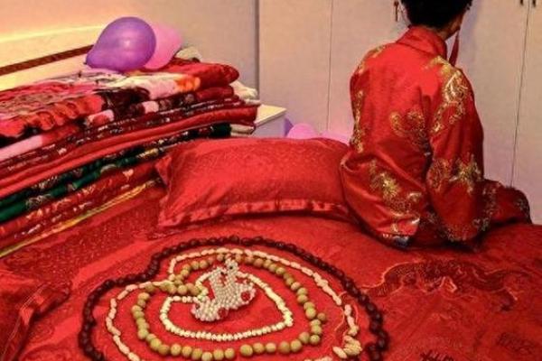 2025缝结婚被子吉日(缝结婚被子的讲究)