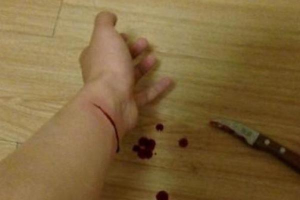 梦见女儿死了是什么预兆(妈妈梦见女儿死了是什么预兆)