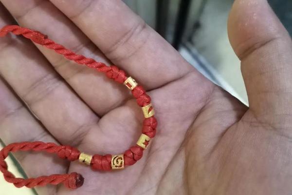 梦见捡到黄金首饰预示着什么(梦见捡到黄金首饰预示着什么)