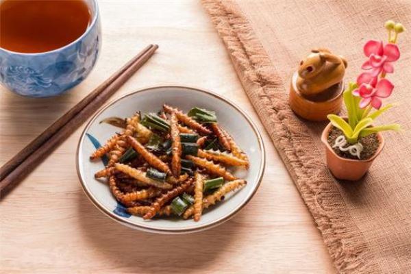 梦见蛆虫代表什么预兆(梦见蛆虫代表什么预兆男性)