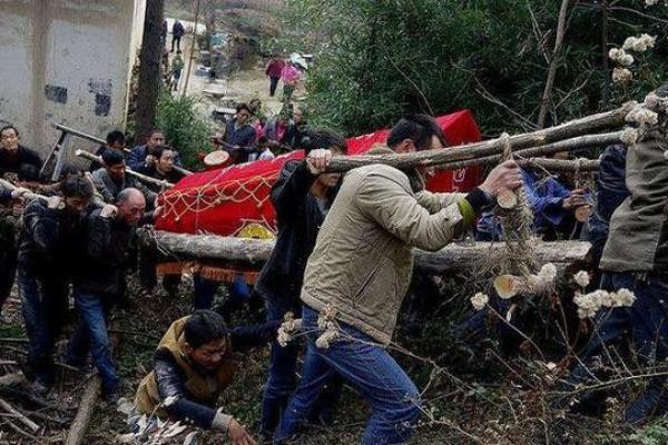 梦见活人死了是什么兆头(梦见活人死了是什么兆头进棺材)